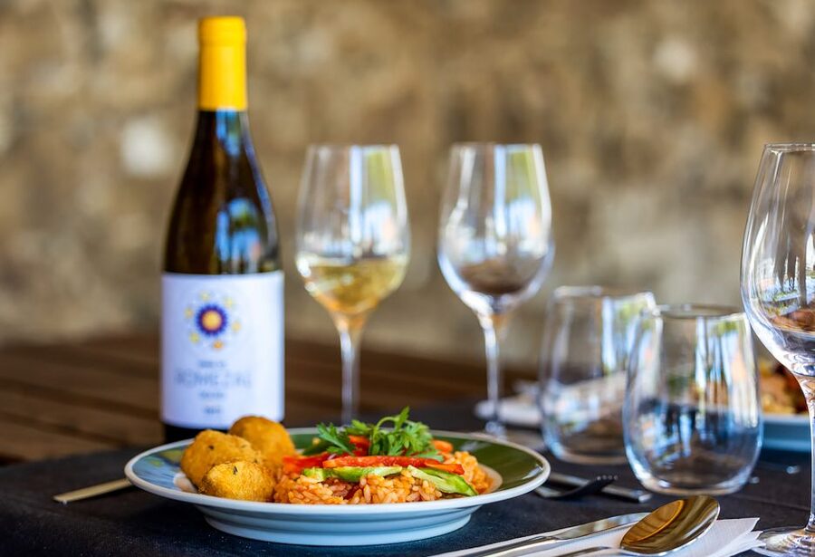 From Porto: Douro Valley w/ Boat Tour, Wine Tasting & Lunch - The morning drive to Peso da Régua
