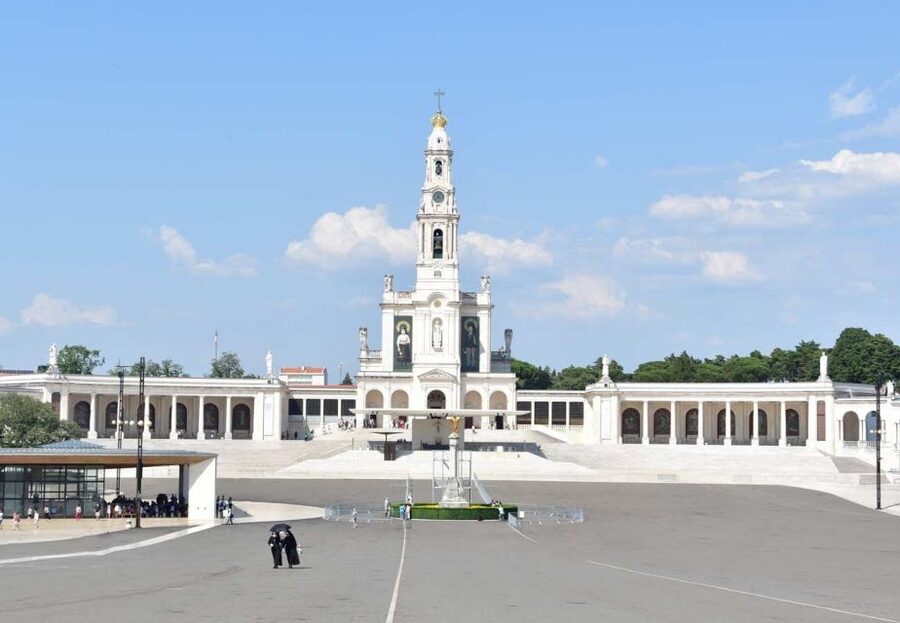 From Porto: Private Transfer to Lisbon w/ up to 4 City Stops - Coimbra: Portugal’s university city