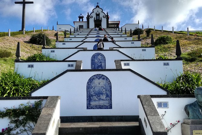 Full Day Jeep Tour Furnas with lunch (Cozido) and drinks included - Riding east from Ponta Delgada in a Jeep