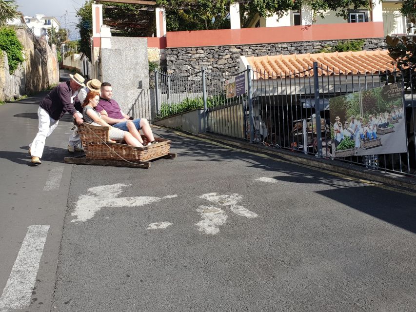 Funchal: Monte Toboggan and Old Town Tour by Tuk-Tuk - The tuk-tuk ride through Funchal’s old streets