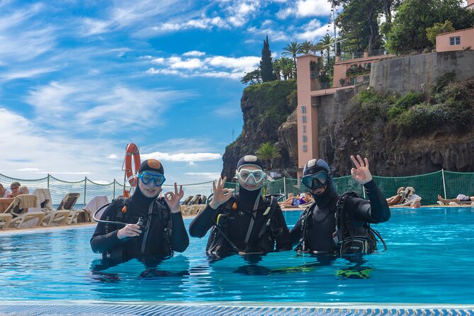 Funchal: Scuba Diving Experience for Beginners - Getting comfortable in the practice pool