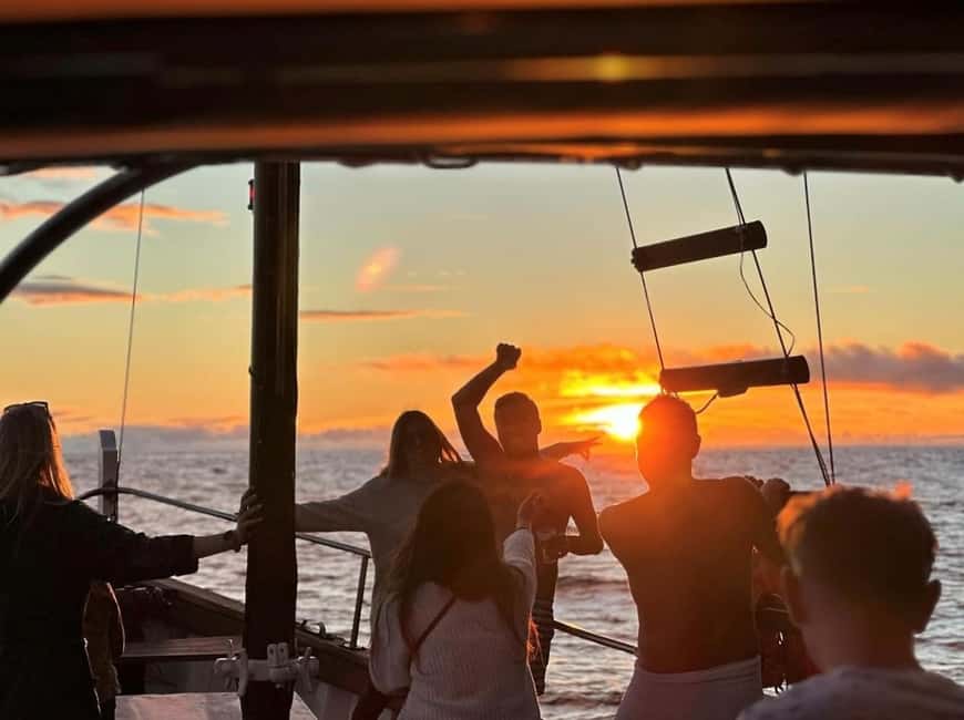 Funchal: Sunset Tour on Traditional Madeiran Boat w/ Drinks - Dolphins, whales, and what you may see