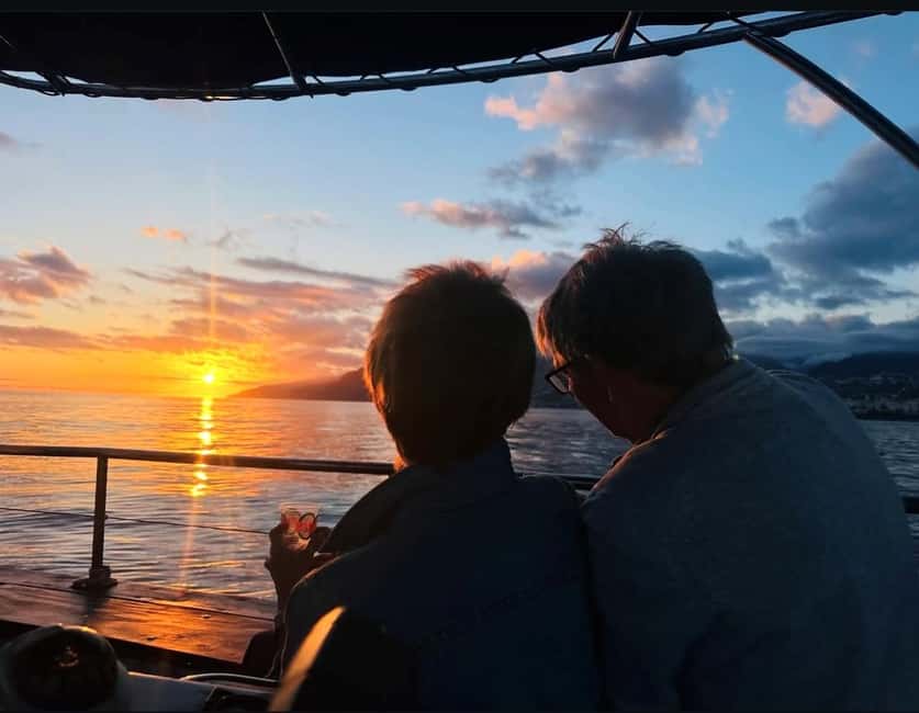 Funchal: Sunset Tour on Traditional Madeiran Boat w/ Drinks - What to bring for a comfortable evening