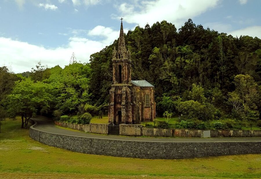 Furnas: Tea Plantations, Lake and Volcano Guided Tour - Pineapple plantation and the final tasting