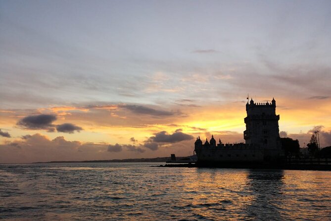 Golden Hour Boat Tour - Sailing by the Monuments with Wine - Vinho Verde, blankets, and the social mood onboard