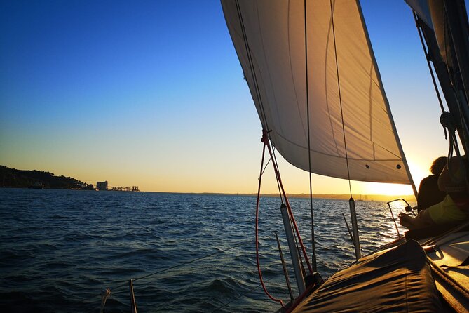 Golden Hour Boat Tour - Sailing by the Monuments with Wine - Choosing morning or afternoon