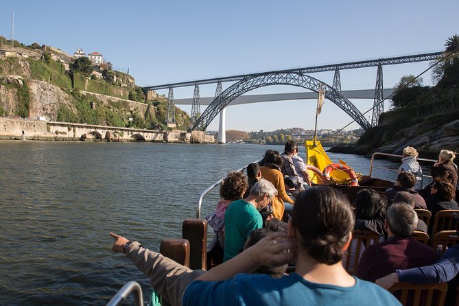 Half Day City Tour with Six Bridges Cruise and Wine Tasting - Avenida dos Aliados and Porto’s grand center