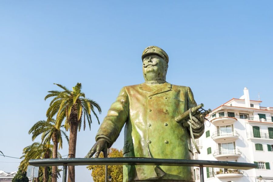 Half-Day Sintra Tour from Lisbon with Transfers - Sintra village and the Castle of the Moors