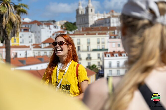Historic Walking Tour Through Lisbon’s Oldest Neighborhood - Alfama’s maze and the value of a guide