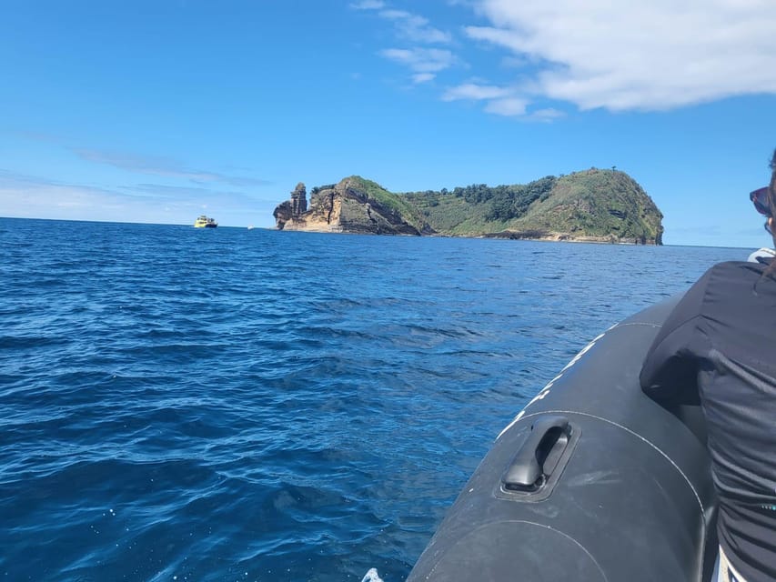 Islet Tour- Ilhéu de Vila Franca do Campo - Snorkeling near the front of the islet
