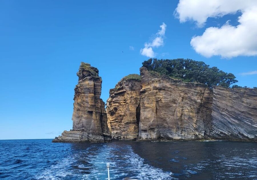 Islet Tour- Ilhéu de Vila Franca do Campo - Why the small boat matters