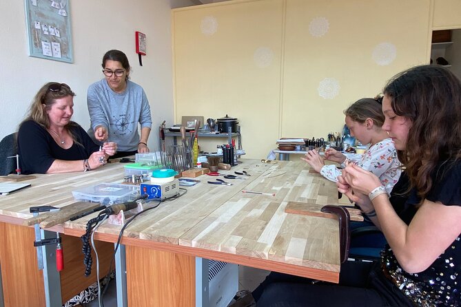 Jewellery Workshop in Albufeira - Polishing and the final reveal