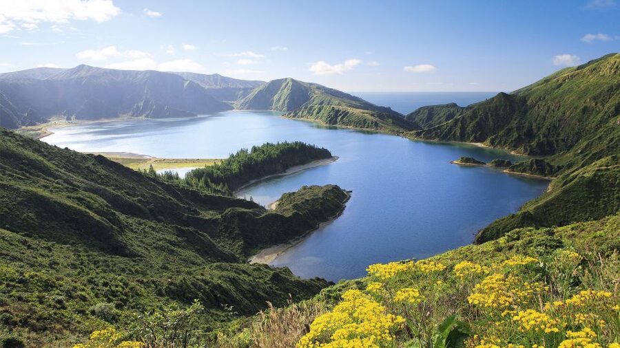 Lagoa do Fogo: Guided Volcano Geo Tour w/ Hotsprings Bathing - Guides, language, and the feel of the group