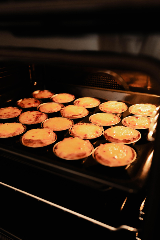 Lagos: Bake Pastel de Nata – Class in Lagos, Algarve - Step three: filling, baking, and waiting