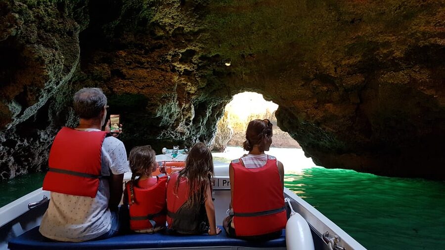 Lagos: Ponta da Piedade Grotto 1-Hour Tour with Local Guide - What the one-hour schedule feels like