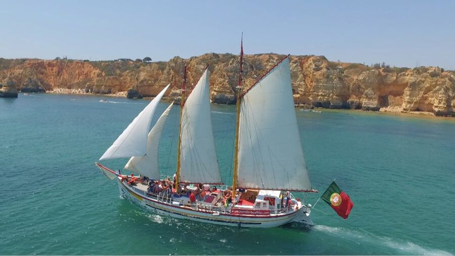 Lagos: Ponta Piedade Sail & Caves Cruise w/Portuguese Tapas - The crew and the feel of the outing