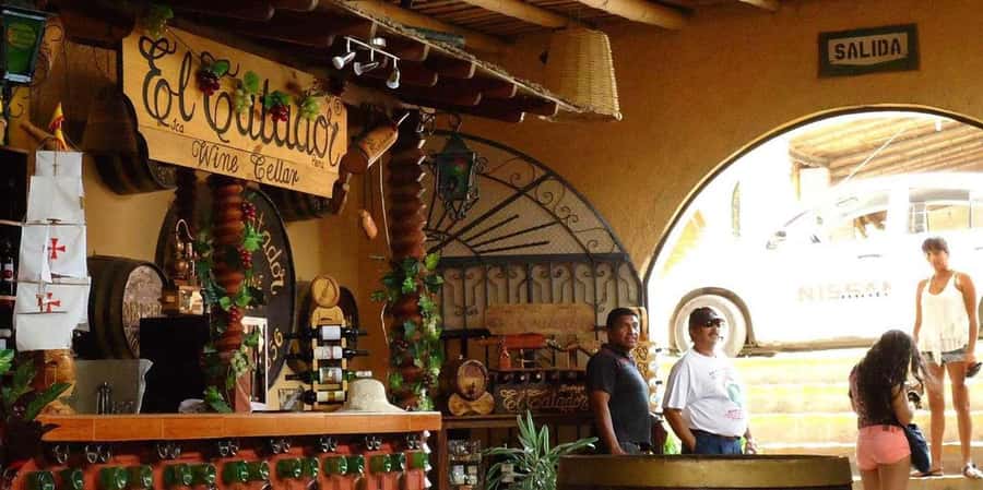 Lagos/Praia da Luz: Wine Tour, Tastings, Tapas, and Music - The final 20 minutes are for bottles and regional products
