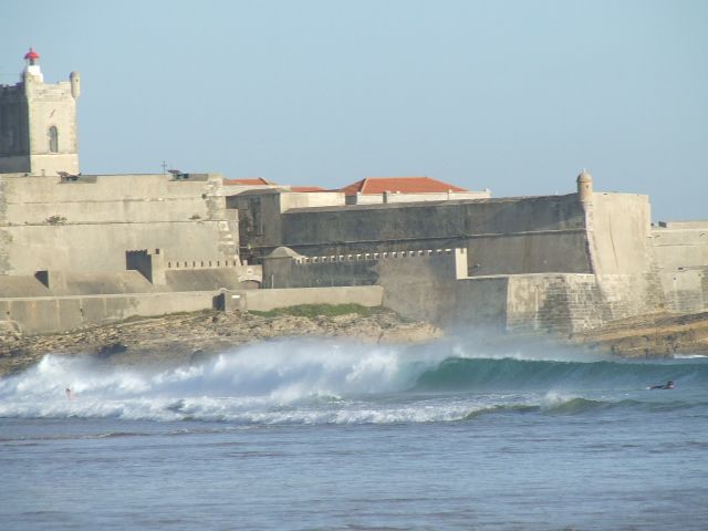 Lisbon: 1.5-Hour Surf Lesson - Meeting the school and getting ready