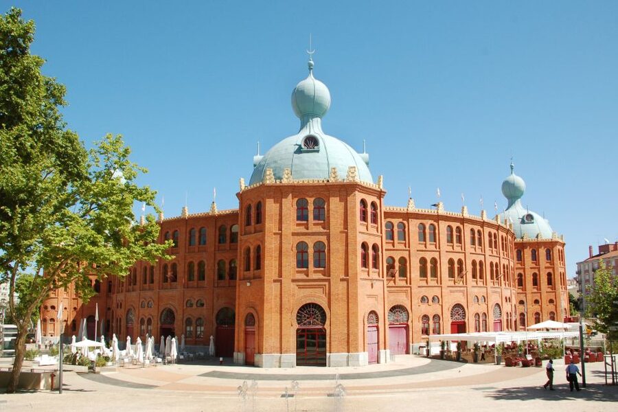 Lisbon: 1-or 2-Day Hop-On Hop-Off Bus Tour - What the $25 price really buys you
