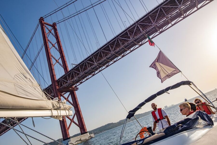 Lisbon: 1 or 2-Hour Cruise along the Tagus River - Choosing between one hour, two hours, and sunset