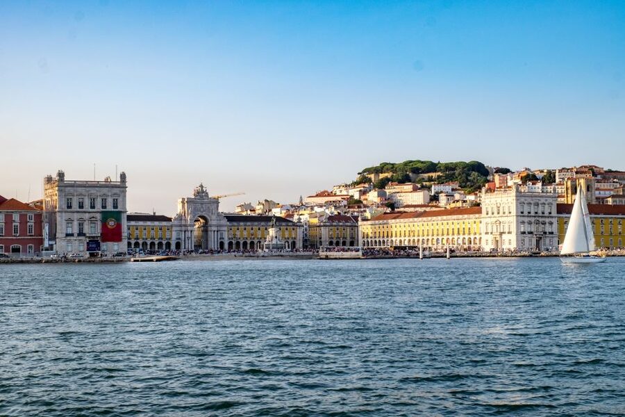 Lisbon: 1 or 2-Hour Cruise along the Tagus River - What the crew adds, and what they do not