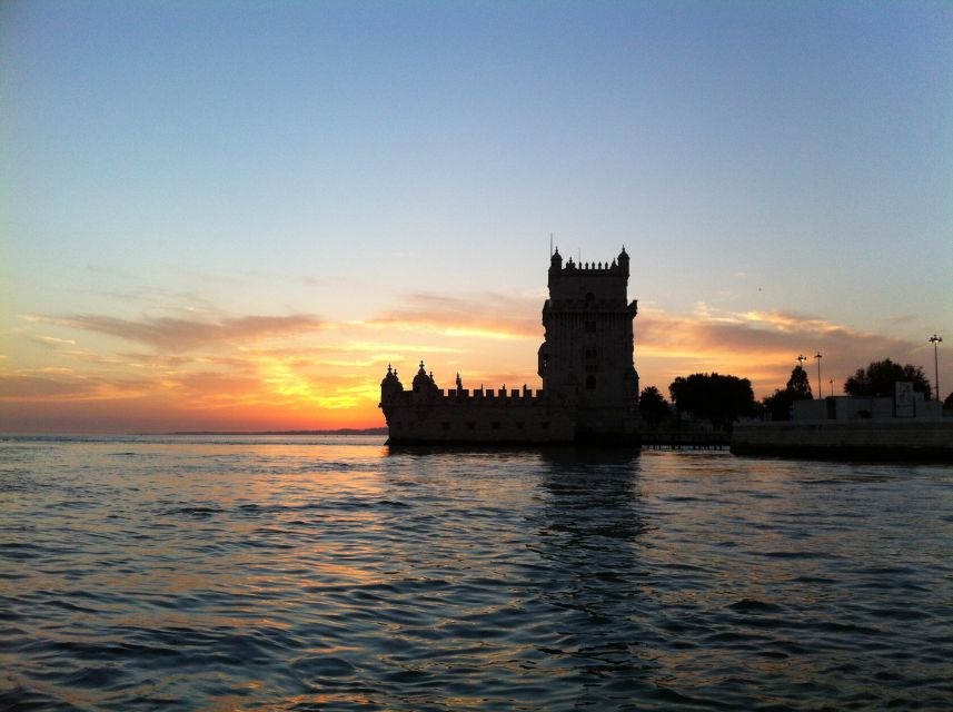 Lisbon: 2-Hour Sunset Sailing Tour on Luxury Sailing Yacht - Alfama, São Jorge Castle, and the old hillside