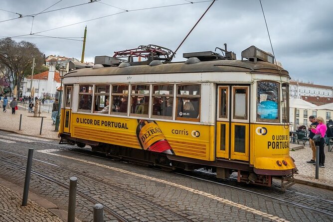 Lisbon 24 Hours Pass with Tram 28 Riding Ticket - Using the Tram 28 audio guide