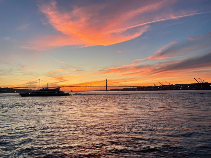 Lisbon: 2H Sunset Boat Cruise Tour with Drinks - MAAT and the changing riverbank