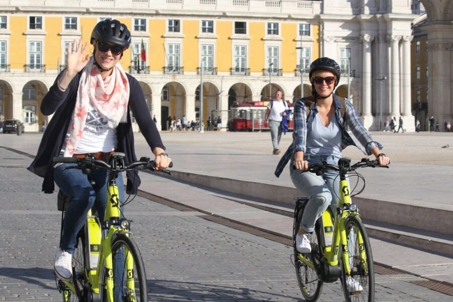Lisbon: 3-Hour Tour by E-Bike - Down into Alfama’s old streets