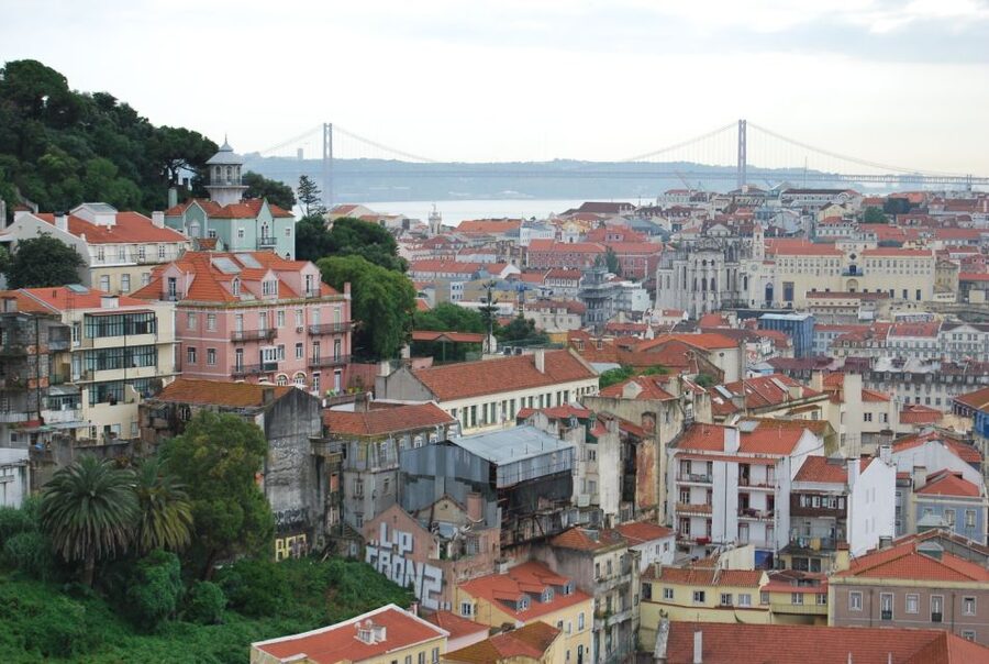 Lisbon: Alfama and São Jorge Castle Quarters Walking Tour - Key points to know before you book