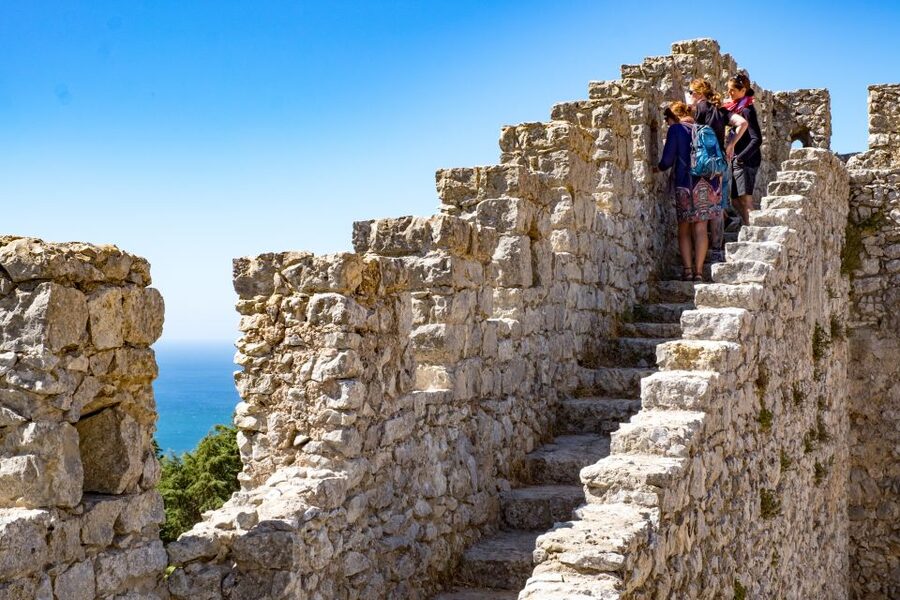 Lisbon: Arrábida Natural Park and Sesimbra Day Trip - Sesimbra Castle and a proper fishing-town lunch