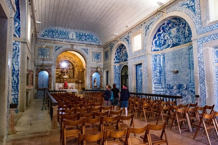 Lisbon: Arrábida Natural Park and Sesimbra Day Trip - Saint Margareth Cave and the small chapel inside