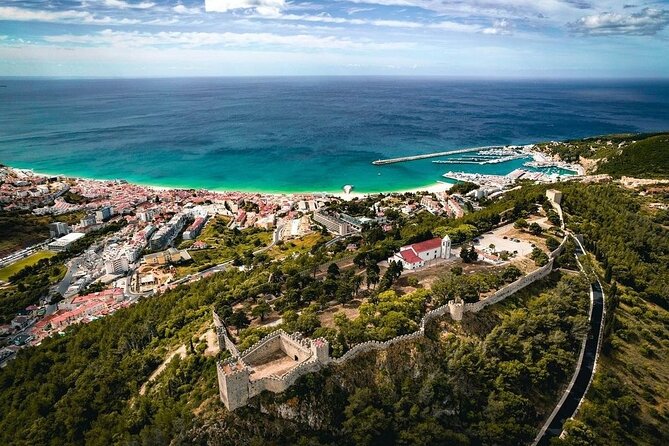 Lisbon: Arrábida & Sesimbra Tour – Wine, Nature & Beaches - Sesimbra Castle gives you the best town view