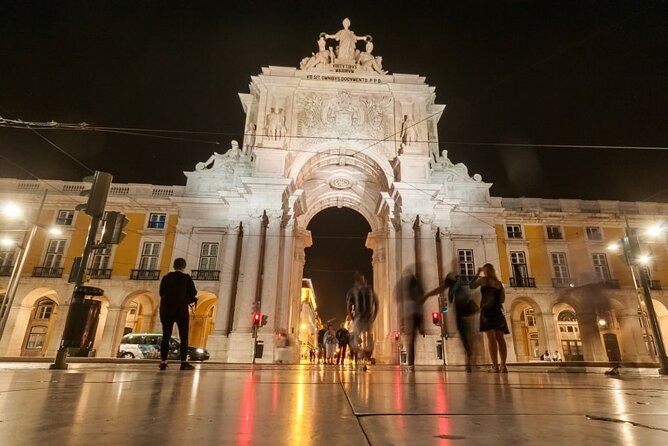 Lisbon: Authentic Fado Show, Dinner and Night Tour - What the guide adds to the experience