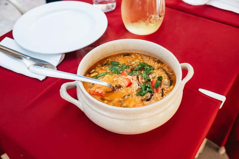 Lisbon: Baixa District Food Tour with Dinner and Drinks - Presunto, chouriço, and petiscos