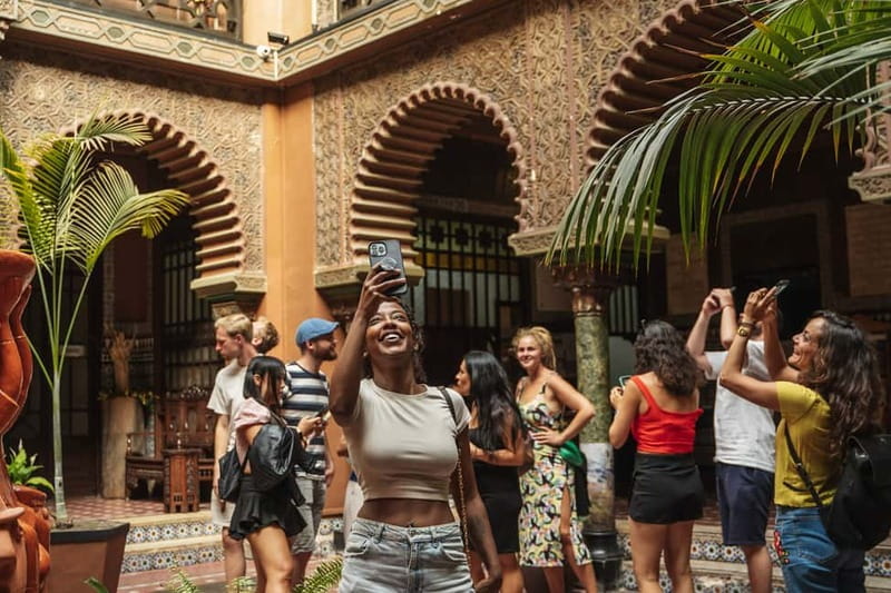 Lisbon: Baixa Food Walking Tour with Drinks - Ginjinha and vinho verde
