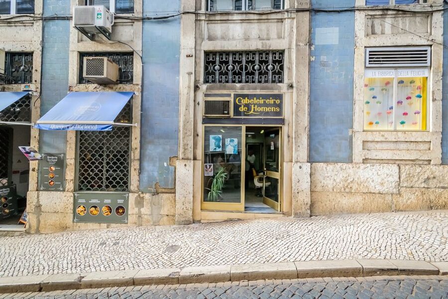 Lisbon: Best of City Private Walking Tour - The guides make or break the experience
