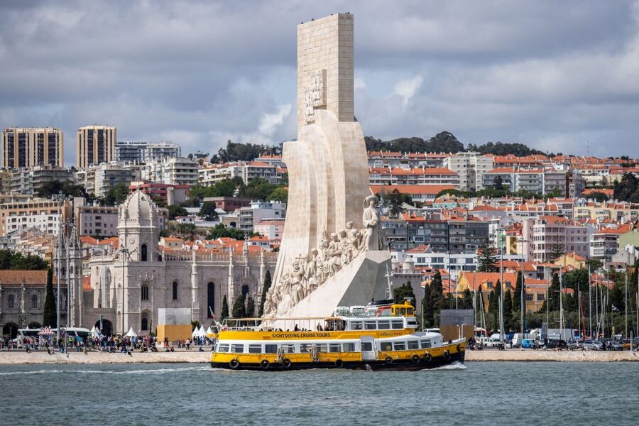 Lisbon: Boat Tour Ticket and Hop-on Hop-off 48-Hour Bus. - Should you book the Lisbon bus and boat pass?