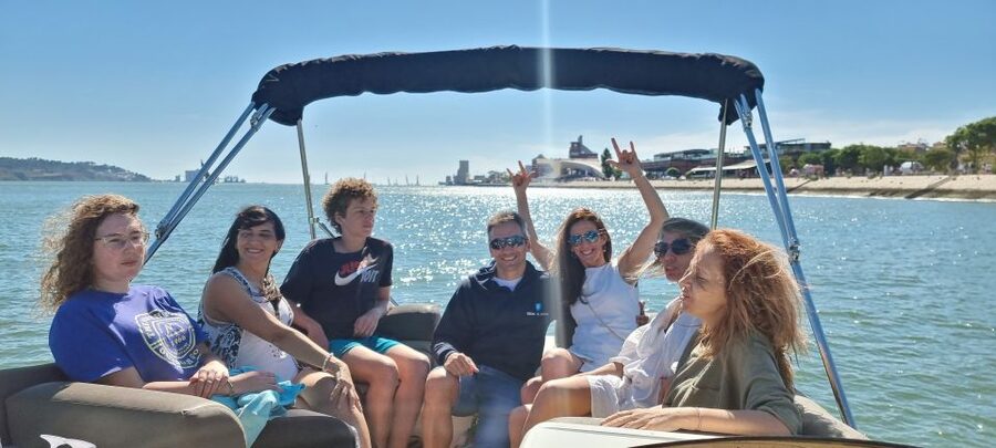 Lisbon: Boat Tour with Champagne - Champagne, comfort, and safety on a small boat