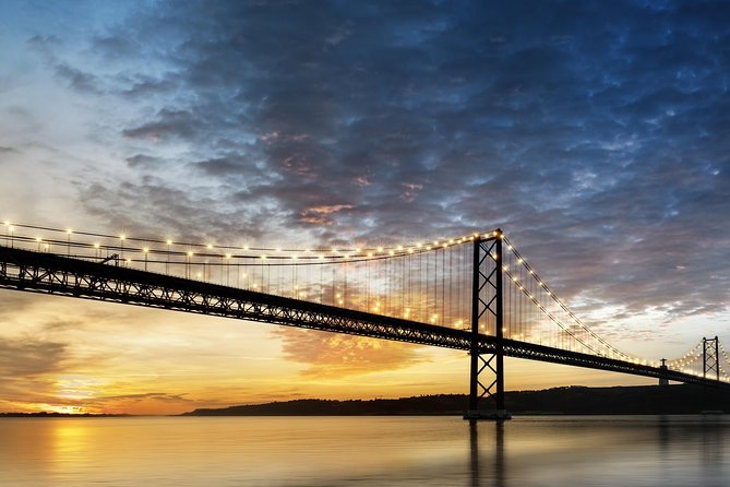 Lisbon by Night Tour: Fado Show and Dinner with Pick-up - Mouraria brings you close to Fado’s roots