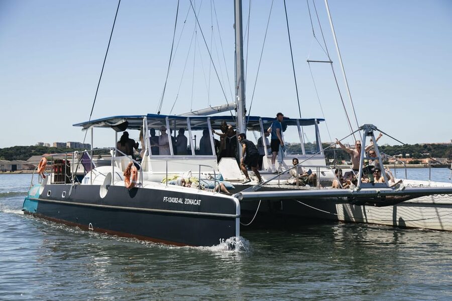 Lisbon: Catamaran Boat Party with Music, Open Bar & Dives - What this Lisbon boat party is really like