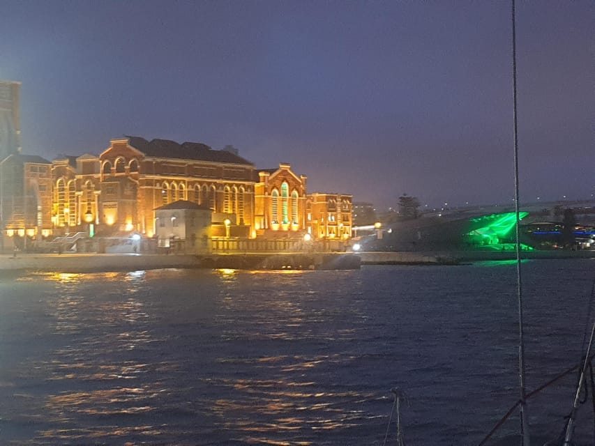 Lisbon: Champagne Sailing Tours - Commerce Square and Alfama from the river