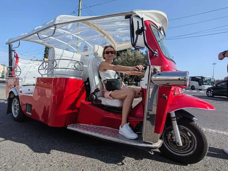 Lisbon: City Highlights Tuk-Tuk Tour with Pickup - Key points at a glance