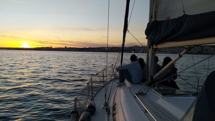 Lisbon: Day and Sunset Tour on the Tagus River - Almada and the Christ the King view