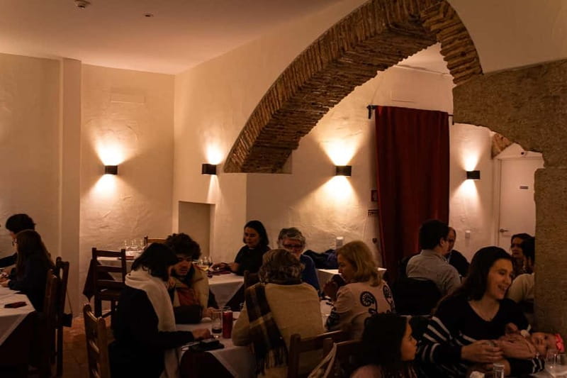 Lisbon: Dinner with Fado Show with the Rising Stars of Fado - The dinner: Portuguese food in small courses