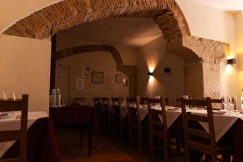 Lisbon: Dinner with Fado Show with the Rising Stars of Fado - Service that can make a birthday special
