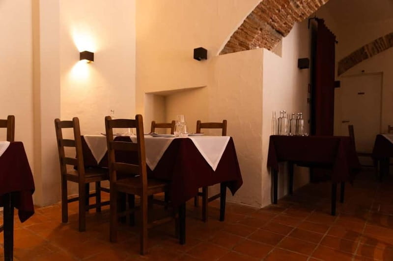 Lisbon: Dinner with Fado Show with the Rising Stars of Fado - Getting there and planning the night