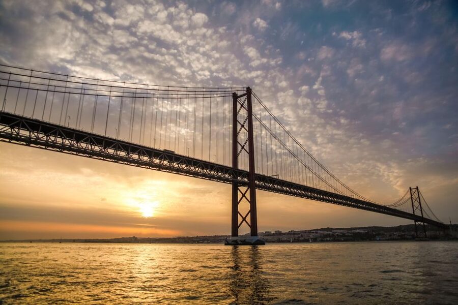 Lisbon: Disco Night Cruise with DJ and Open Bar - How the open bar affects the value