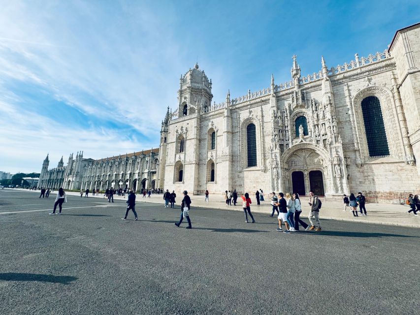 Lisbon: Discover Belem by electric Tuk Tuk - What the guides add to the experience