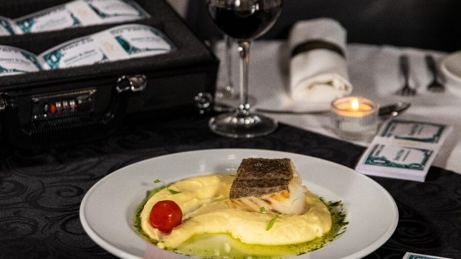 Lisbon: Erotic Cabaret Show and Dinner - Languages, timing, and flexible booking